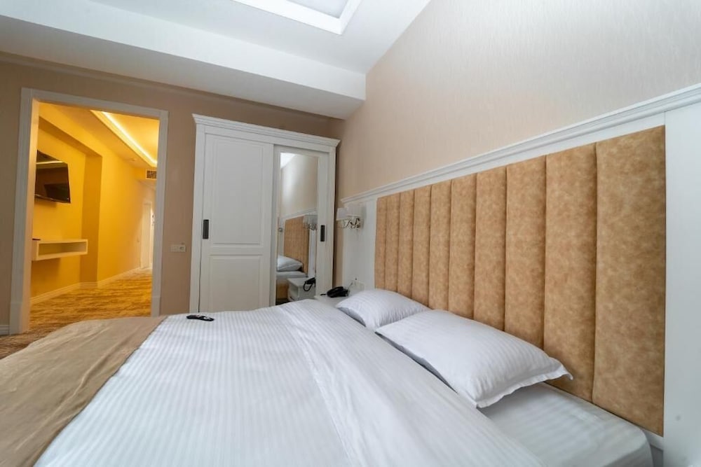 Superior Suite - Photo 1