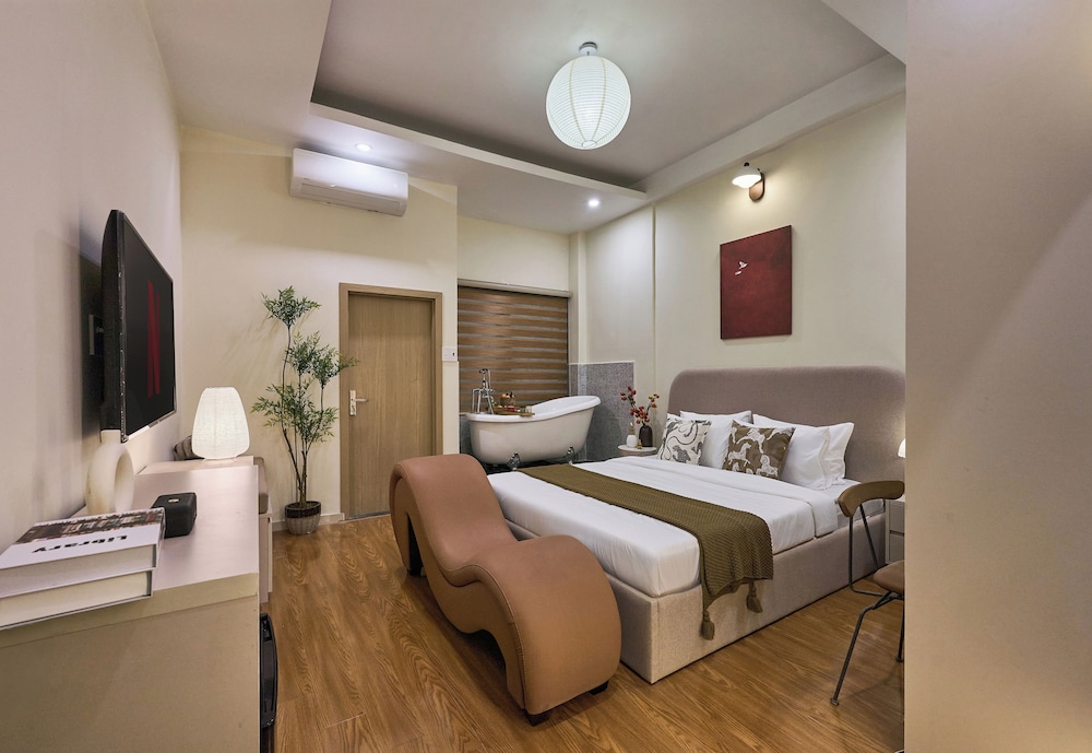 Deluxe Room, Bathtub photo 1