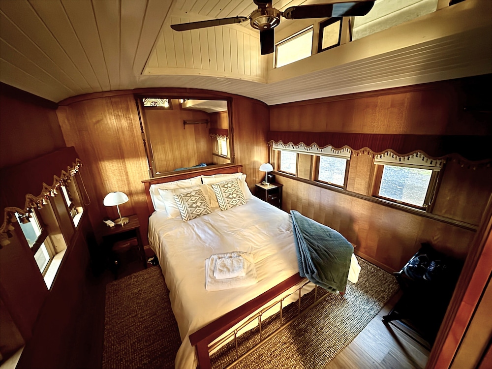 Deluxe Cabin, 1 Queen Bed, Balcony, Mountain View photo 3