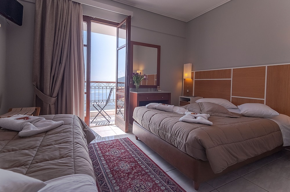 Double or Twin Room with Balcony (Panoramic View) - Photo 7
