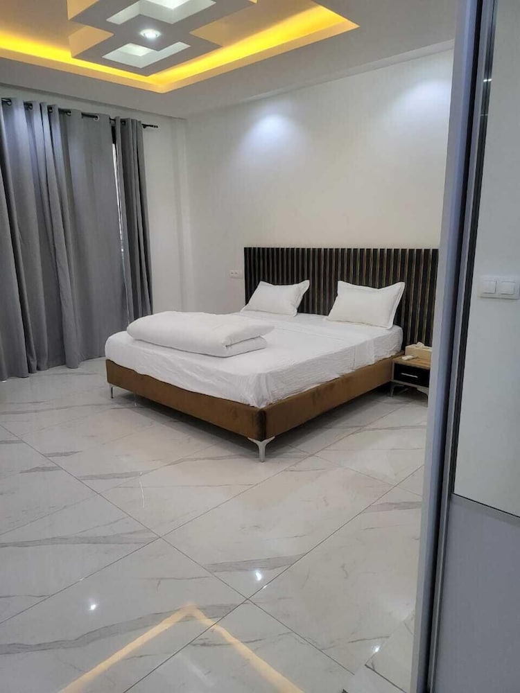 Apartment photo 2