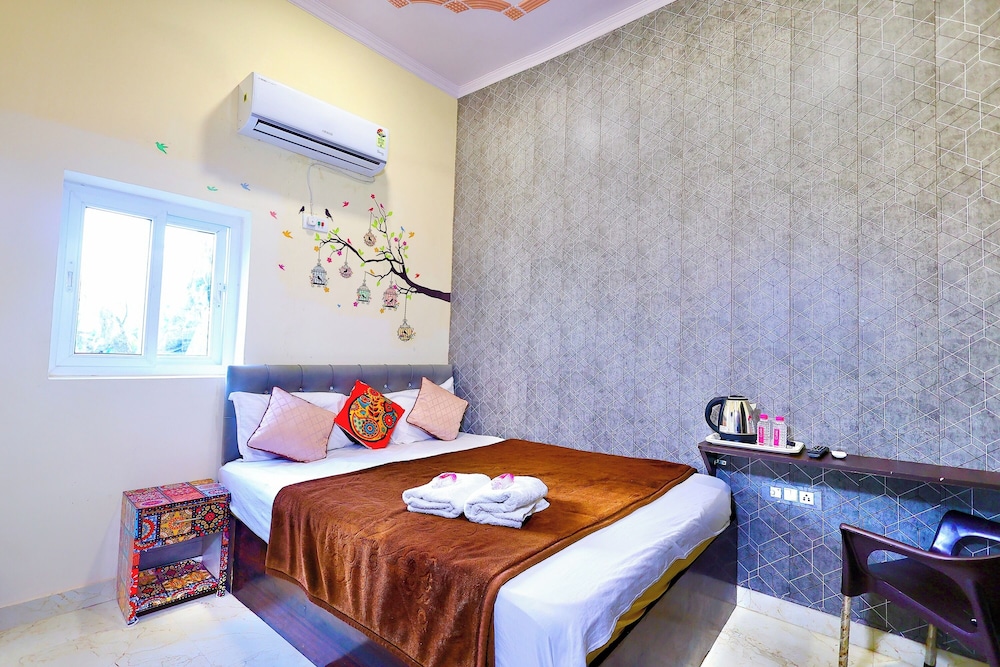Deluxe Room, 1 Queen Bed