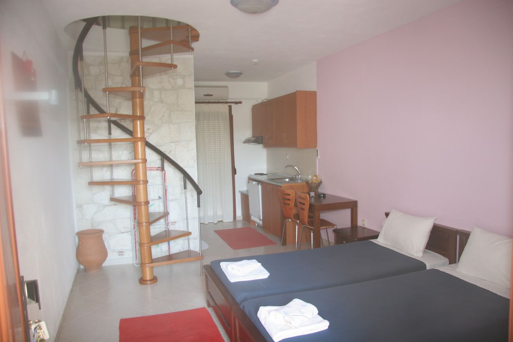 Suite, 2 Bedrooms (for 6) photo 3