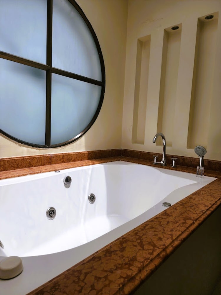 Penthouse, Hot Tub - Photo 2