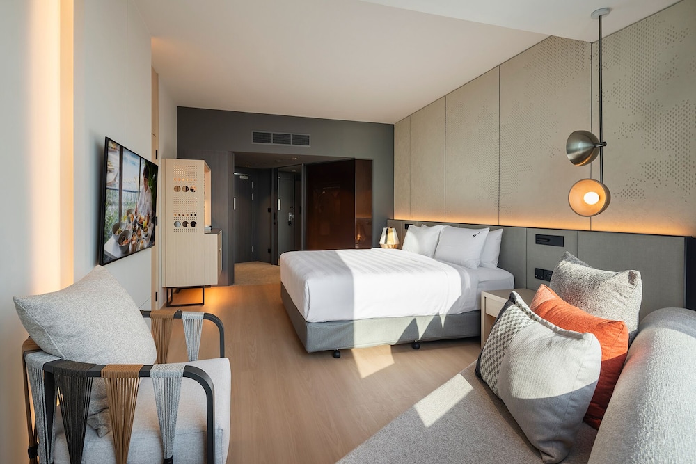 Deluxe Room with Balcony - Newly Renovated