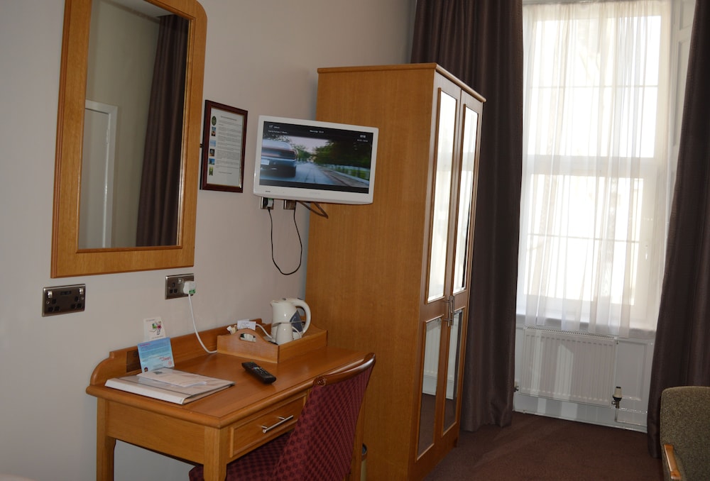 Standard Room, Multiple Beds, Non Smoking - Photo 3