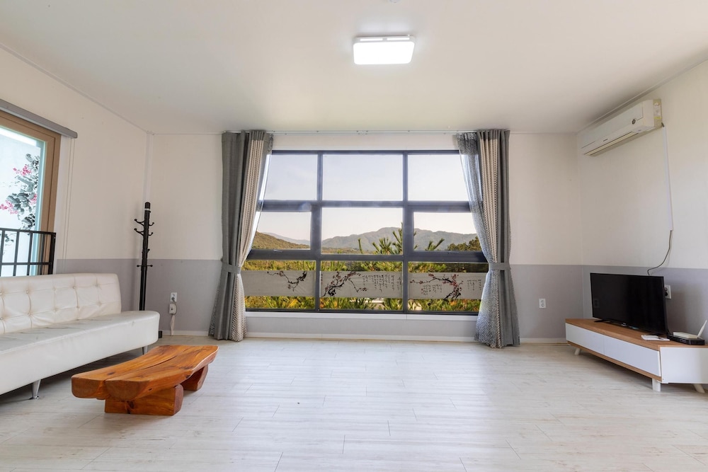 Basic Room, 1 Bedroom (Sun) - Photo 4