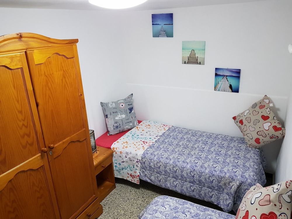 Habitación Doble Económica con Baño Compartido