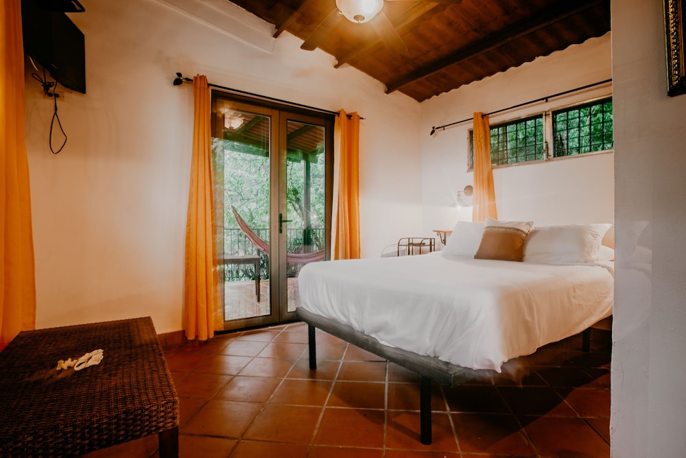 Standard Double Room, 1 Queen Bed