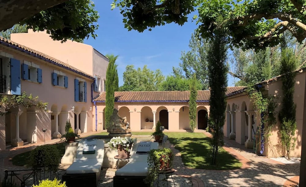 Villa photo 1