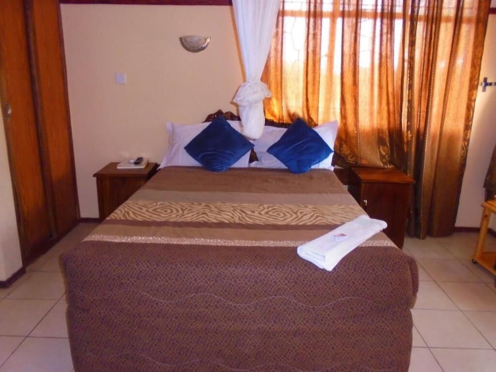Standard Double or Twin Room photo 3