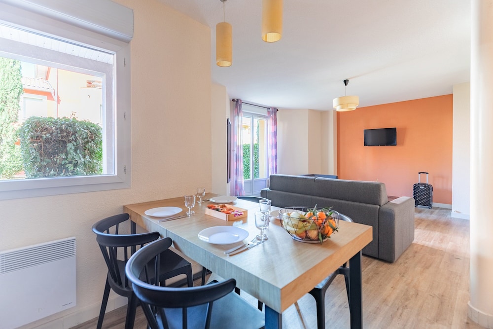Family Villa, 3 Bedrooms - Photo 2