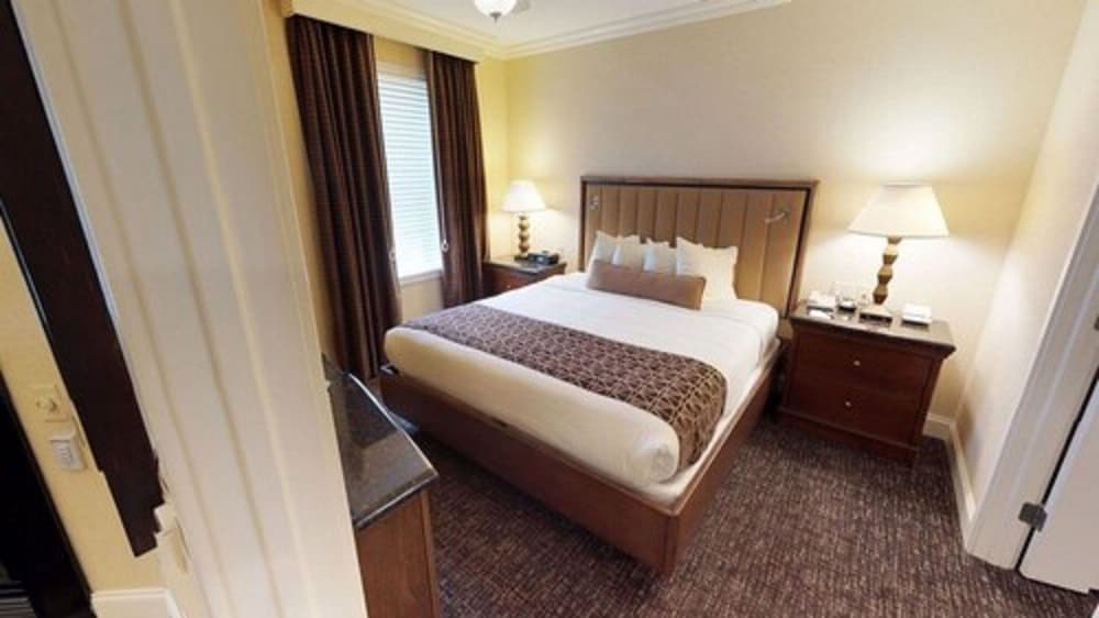 Suite, 1 King Bed, Non Smoking, Kitchen (Living Room;with Sofabed) - Photo 2