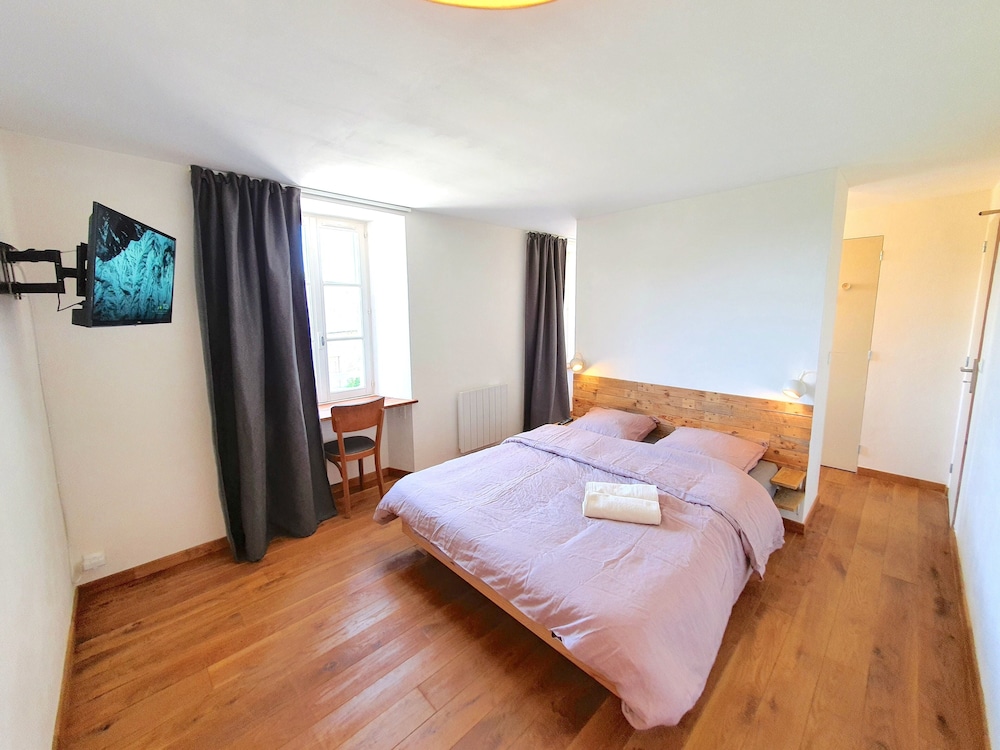 Comfort Double Room, 1 Queen Bed, Private Bathroom, Garden View photo 1