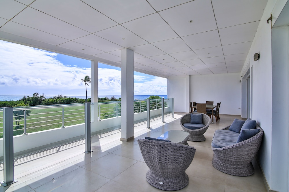 Premier Condo, 3 Bedrooms
