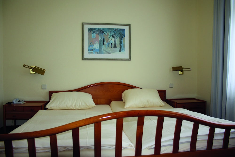 Suite, Annex Building