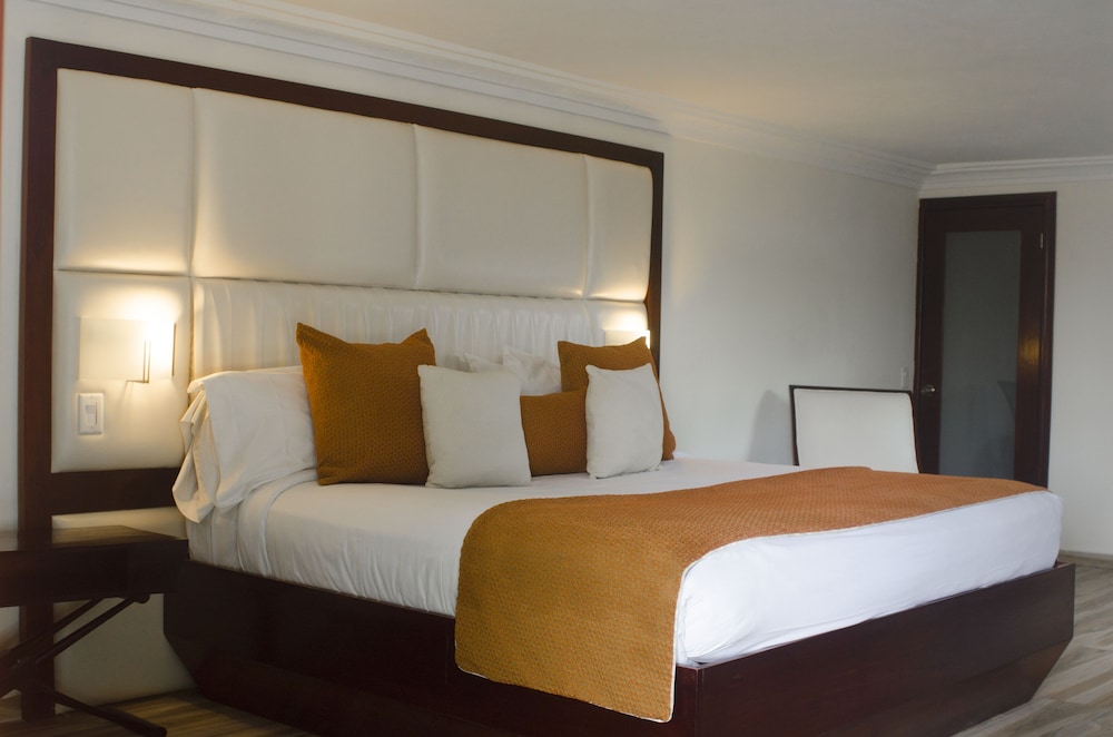 Ocean Front Premier Suite King bed