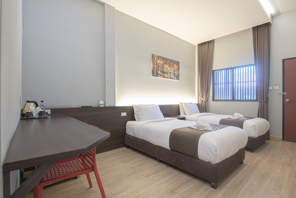 Signature Twin Room - Photo 1