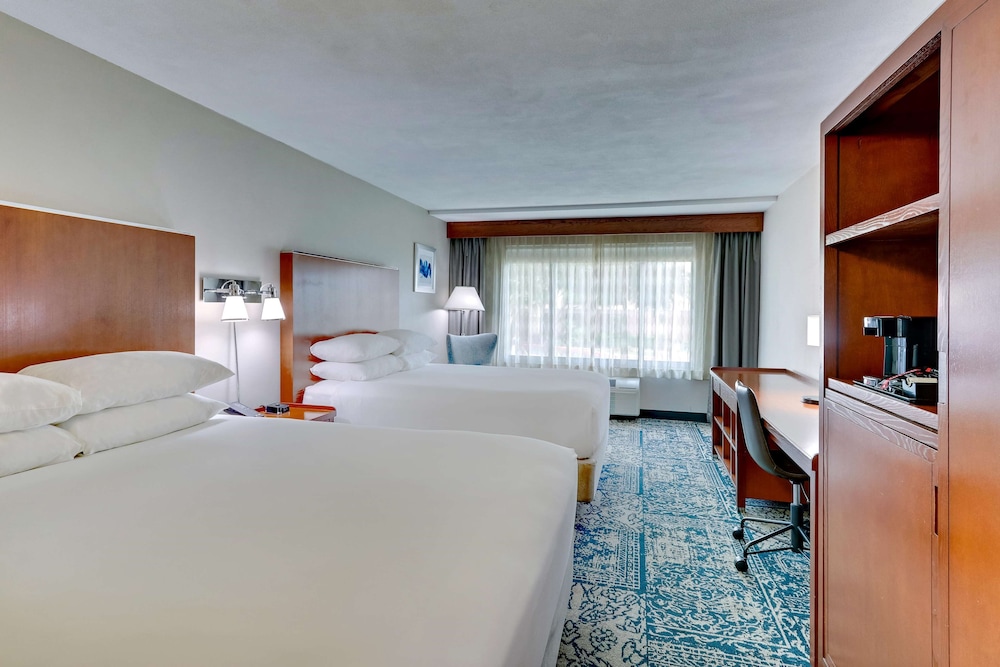Deluxe Room, Multiple Beds, Refrigerator & Microwave (Sofa Bed, Upper Floor) photo 2