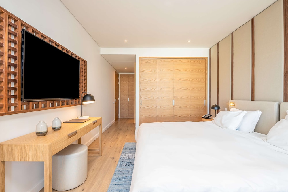 Premium Suite, River View, Corner