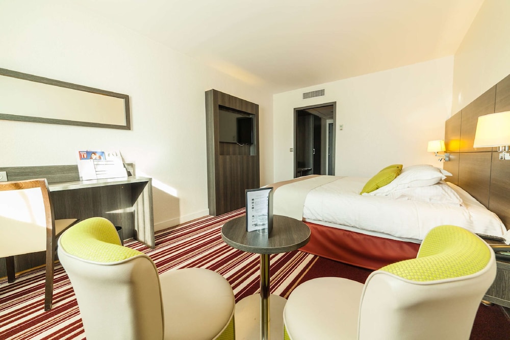 Standard Room, 1 King Bed - Photo 5