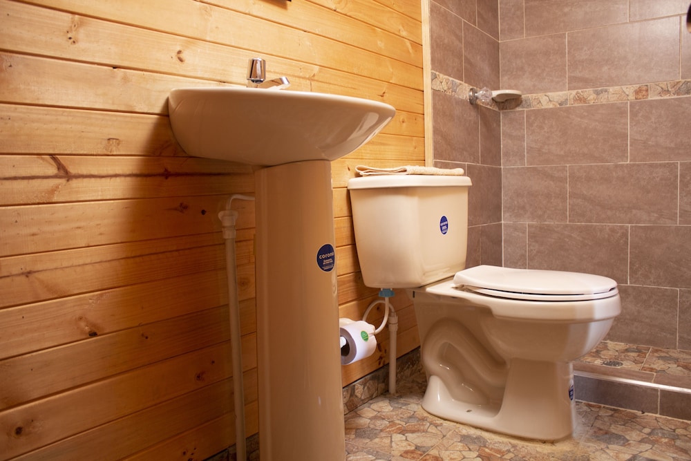 Basic Cabin, 1 Double Bed, Private Bathroom, Lake View photo 2
