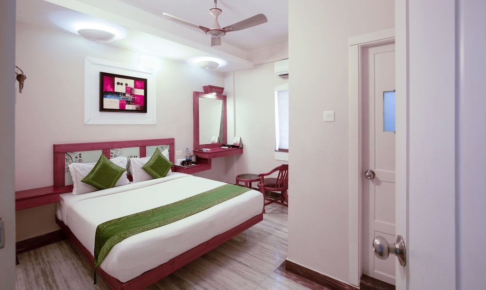 Basic Room, 1 Queen Bed, Non Smoking