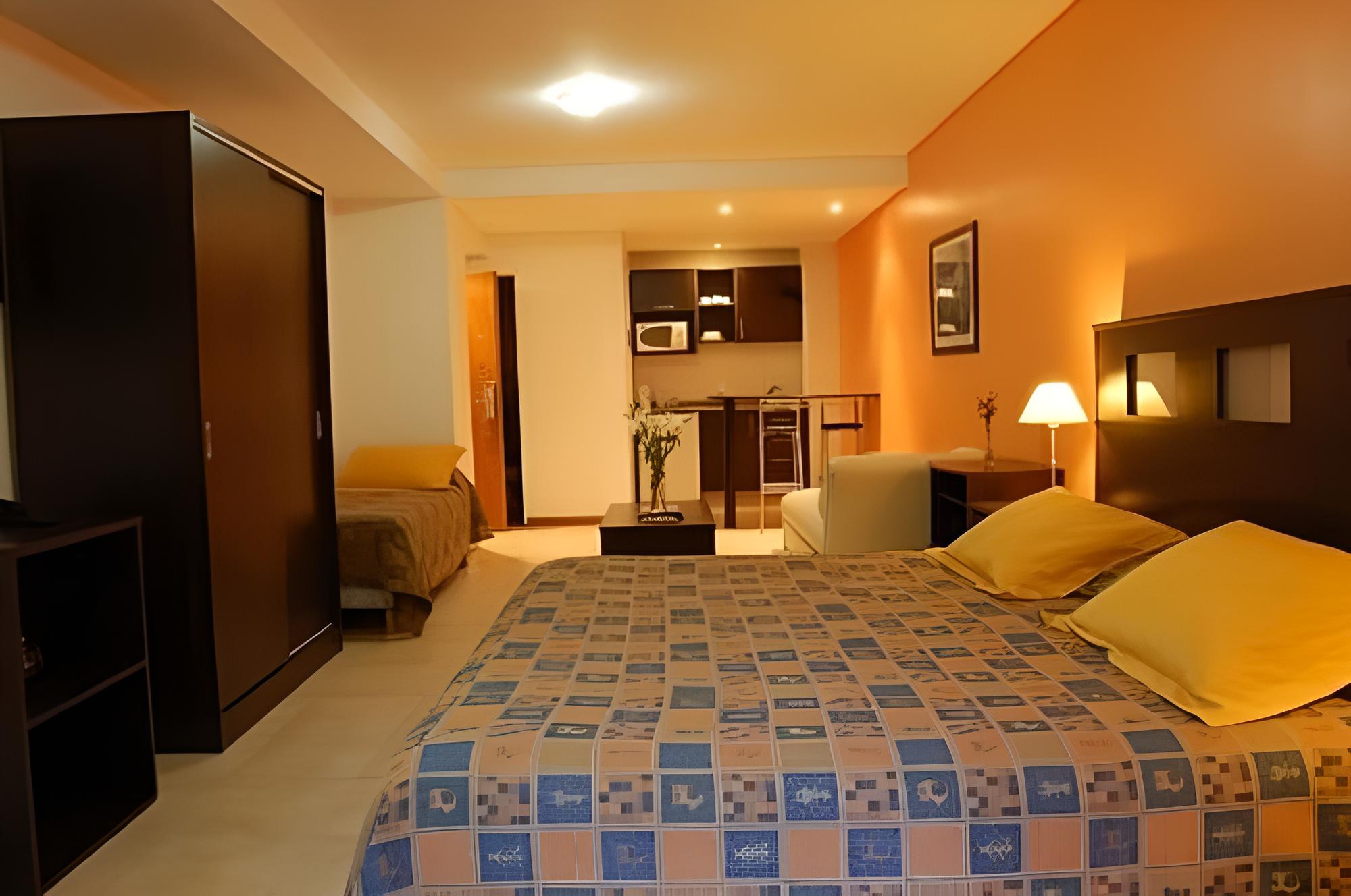 Suite, 3 Twin Beds