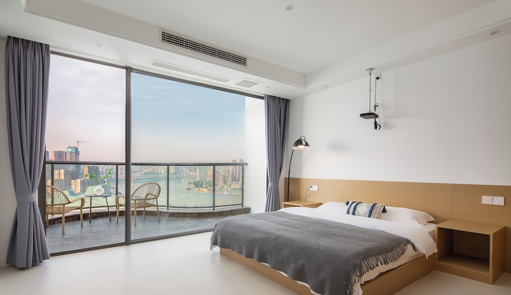 Deluxe Double Room, 1 Queen Bed, Balcony, Ocean View photo 3
