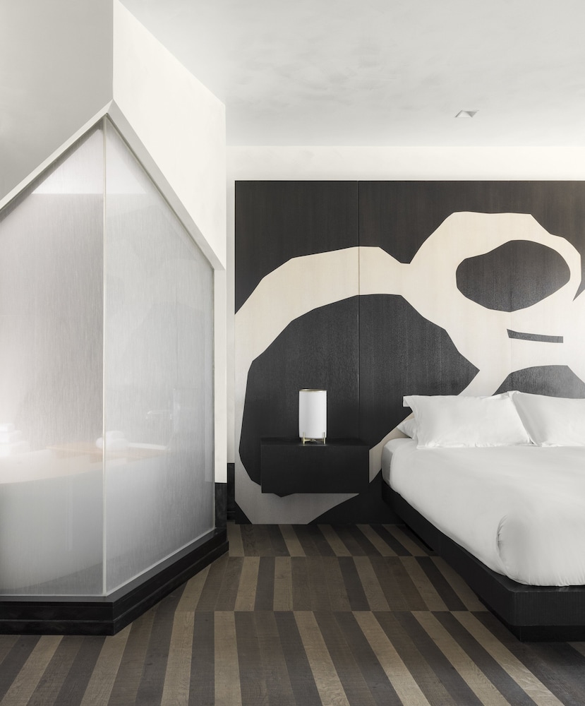 Penthouse, 1 King Bed (La Peer) thumbnail 5