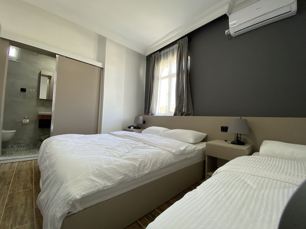 Deluxe Triple Room photo 3