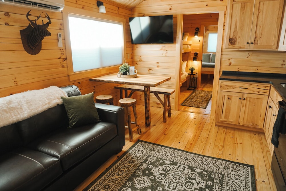 Willow Cabin photo 2