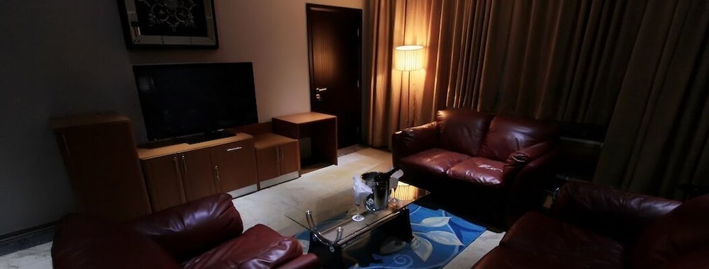 Suite, 1 Double Bed, City View photo 2