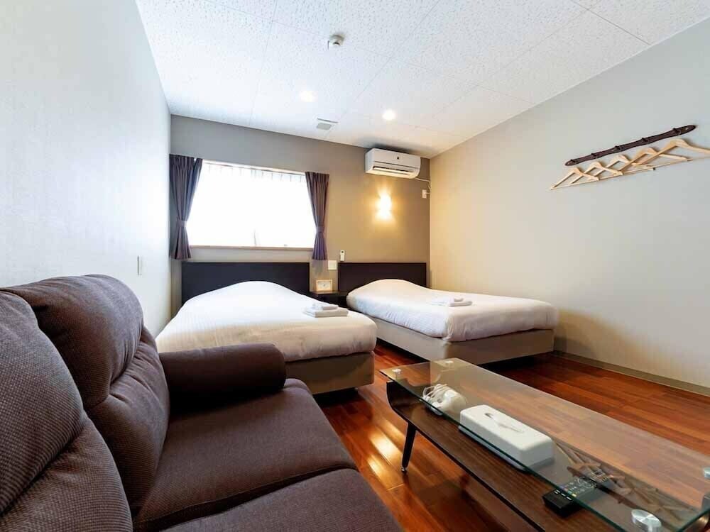 Basic Twin Room (In Building B and C) - Photo 1