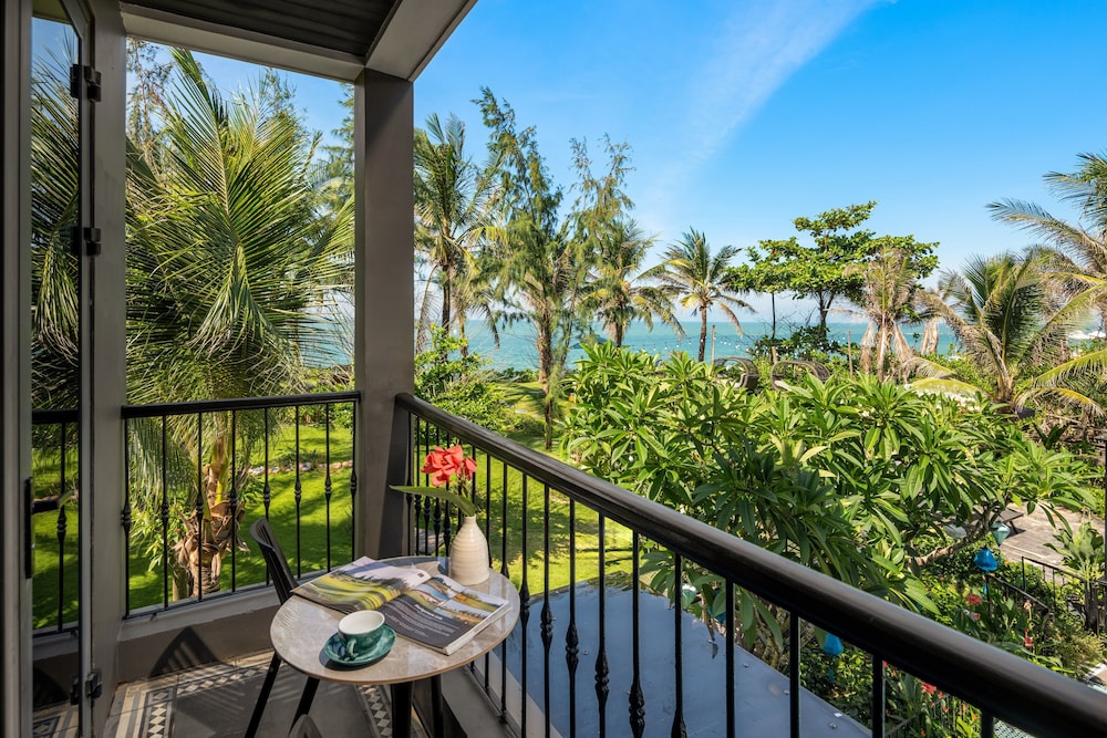 Deluxe Double Seaview with Balcony - Photo 3