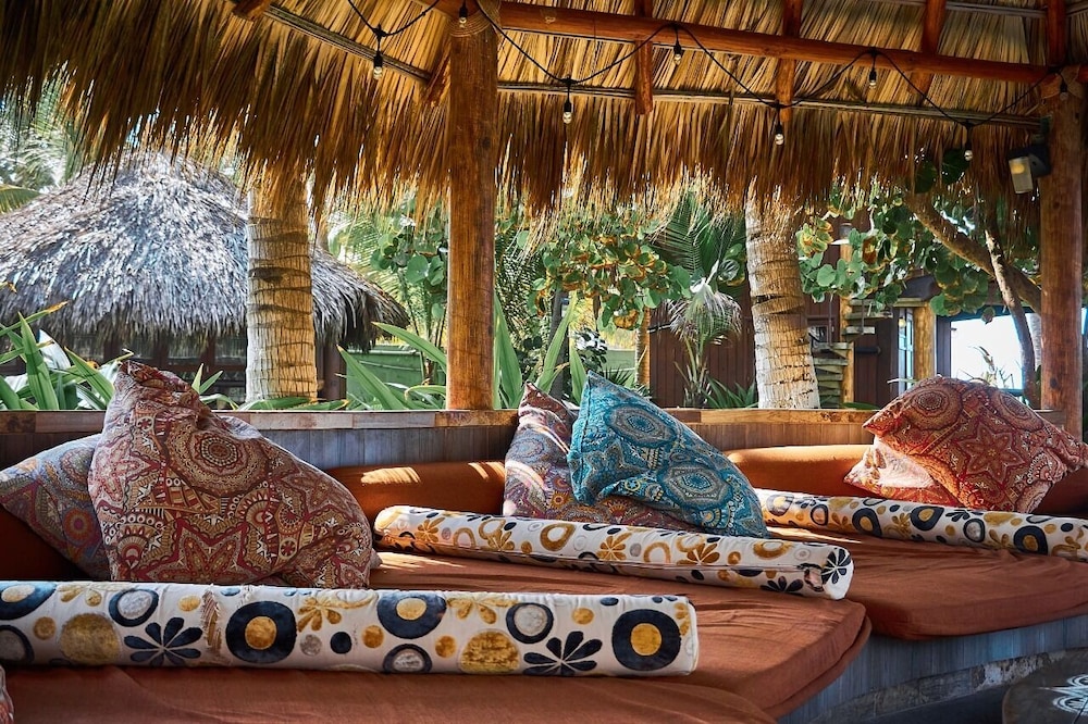 Standard Bungalow, 1 King Bed photo 2