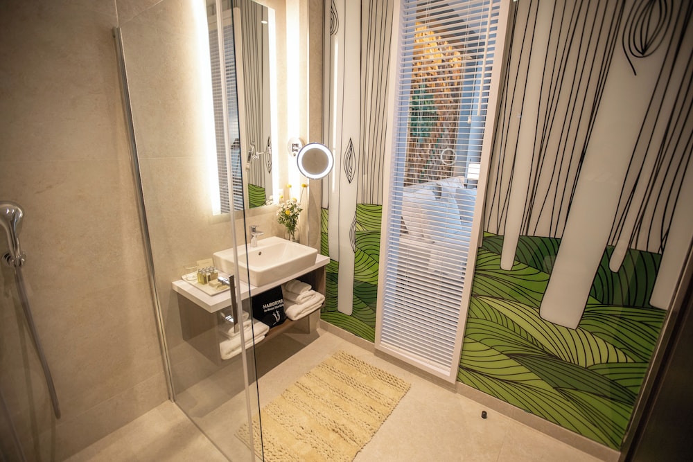 Suite - Photo 7