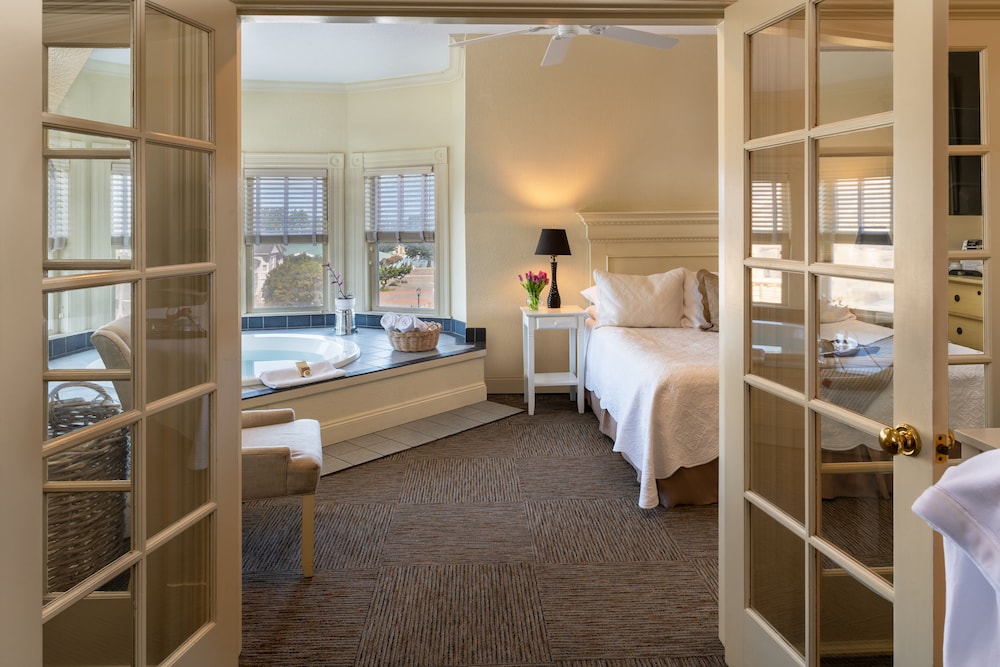 Grand King Suite 32 - Photo 2