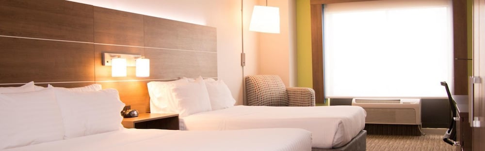 Suite, 2 Queen Beds, Non Smoking - Photo 3