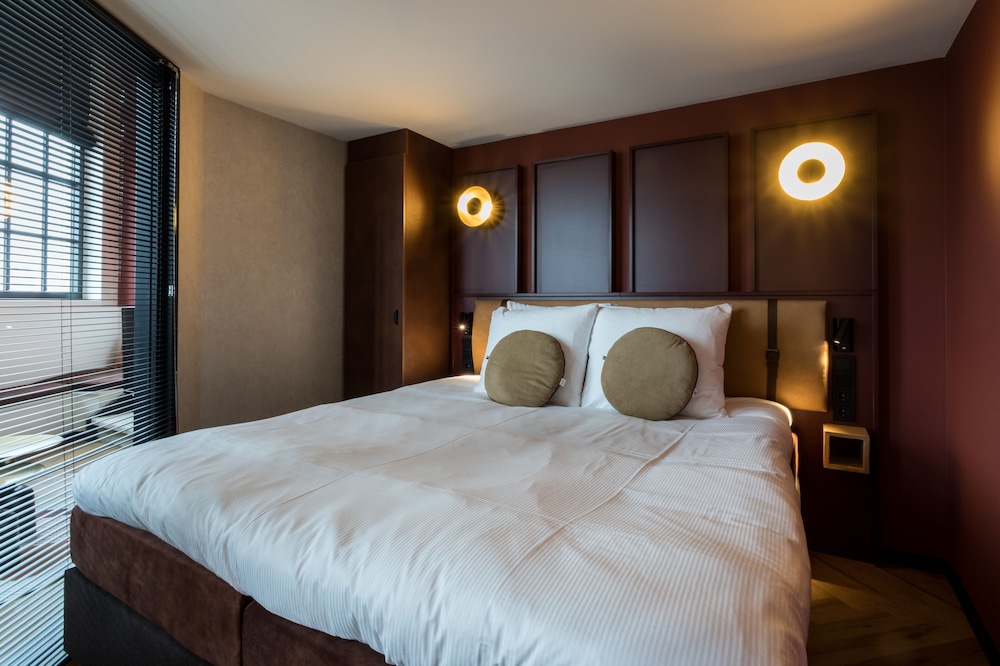 Deluxe Suite 4P - no pets allowed