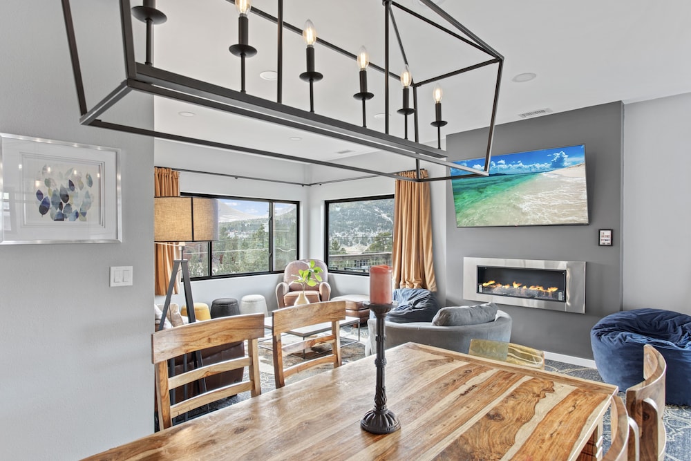 Exclusive Condo, 2 Bedrooms, Fireplace photo 3