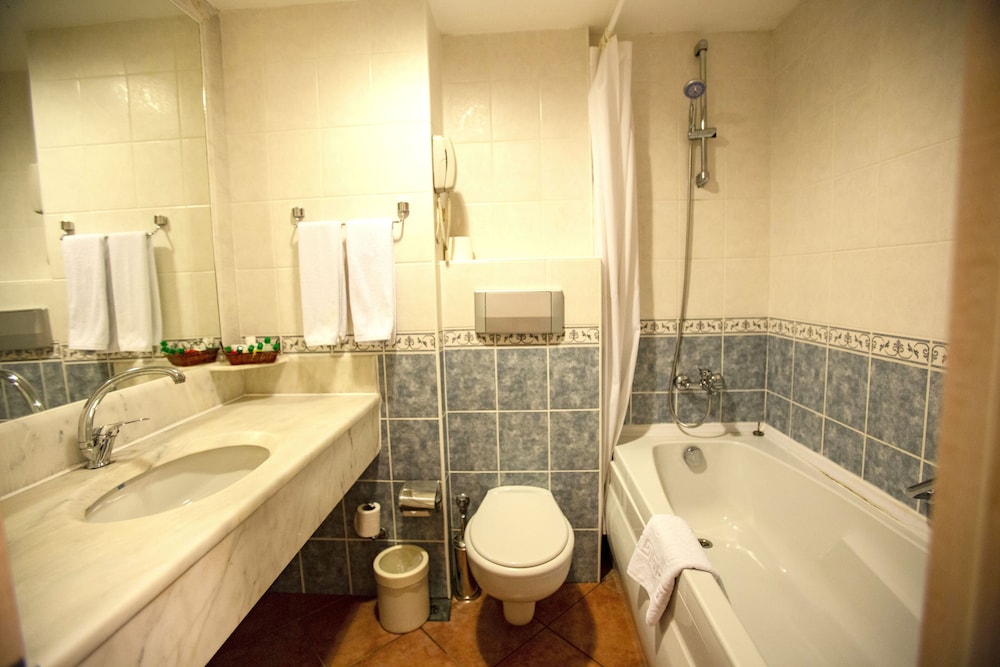 Standard Room, 1 Double Bed, Non Smoking, Garden View - Photo 4