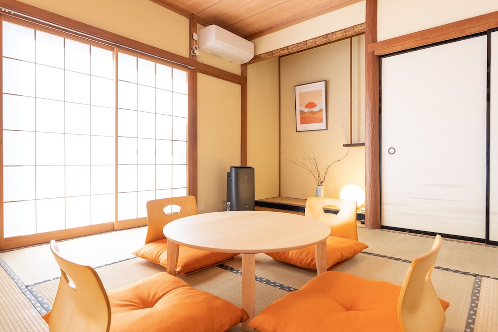 Traditional House - Photo 25