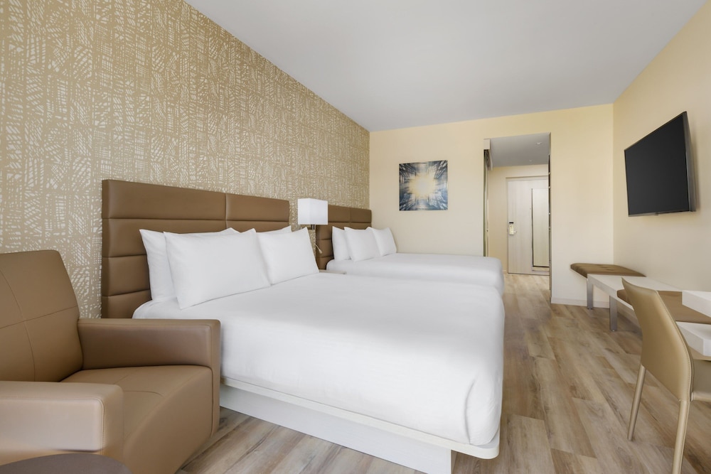 Standard Room, 2 Queen Beds (Mobility/Hearing Accessible, Tub) - Photo 3