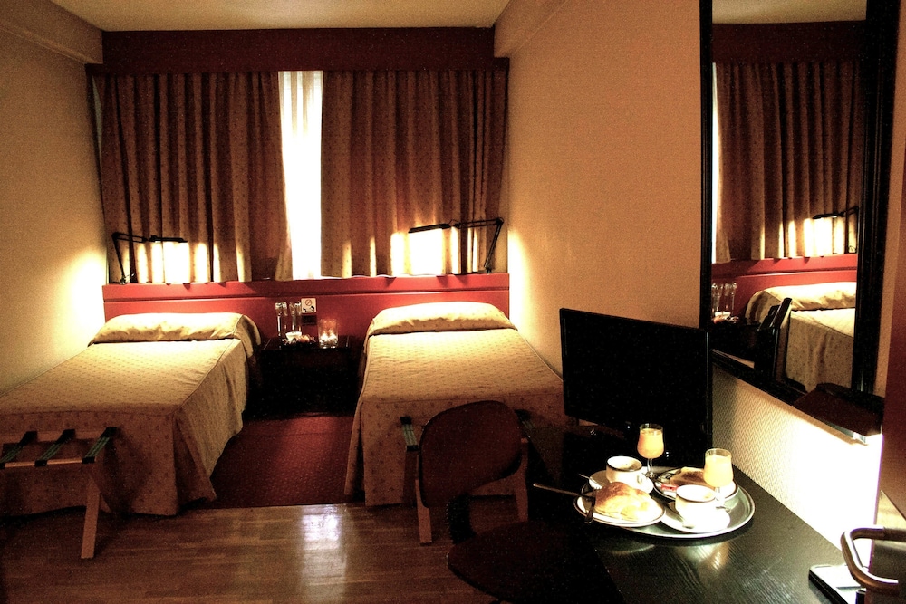 Double or Twin Room - Photo 2