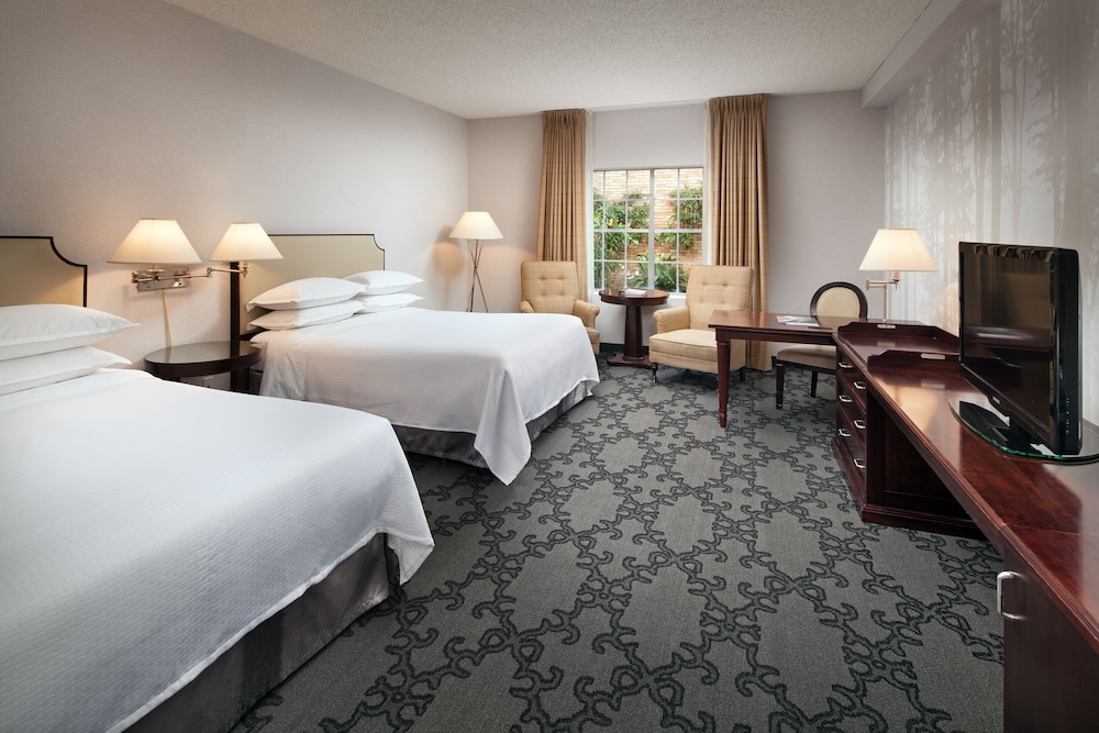 Deluxe Room, 2 Queen Beds, Interior View - Photo 1