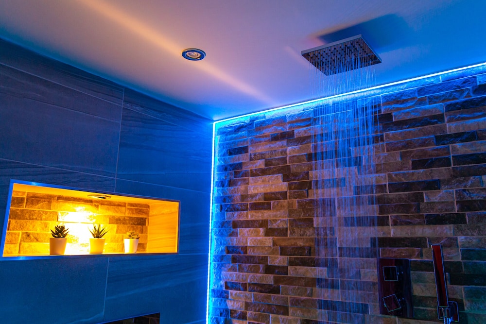 Executive Apartment, Accessible, Private Bathroom (Jacuzzi - Apartment 1) - Photo 54