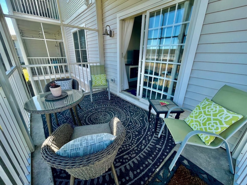 Condo, Multiple Beds, Kitchen, Pool View