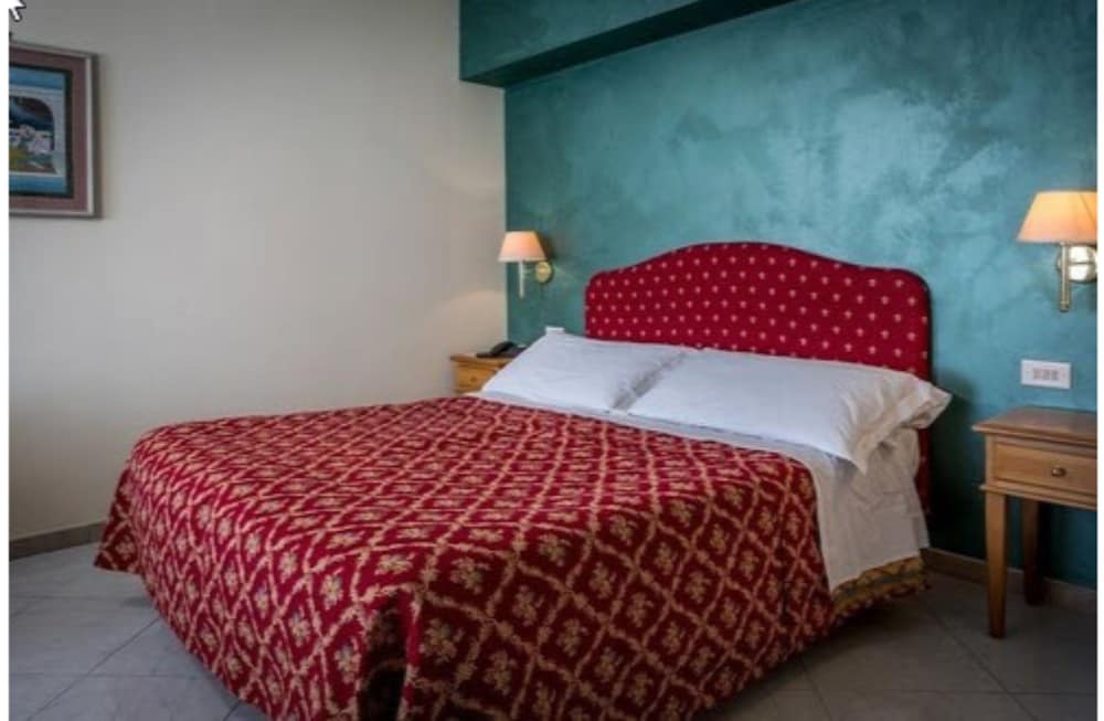 Double or Twin Room photo 3