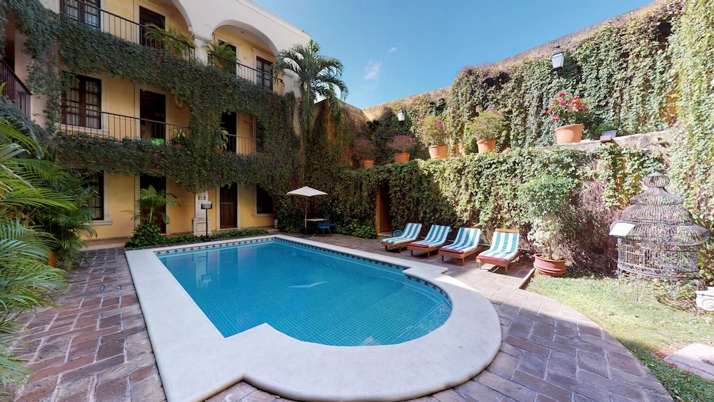 Superior Room, 1 Queen Bed, Pool View - Photo 4
